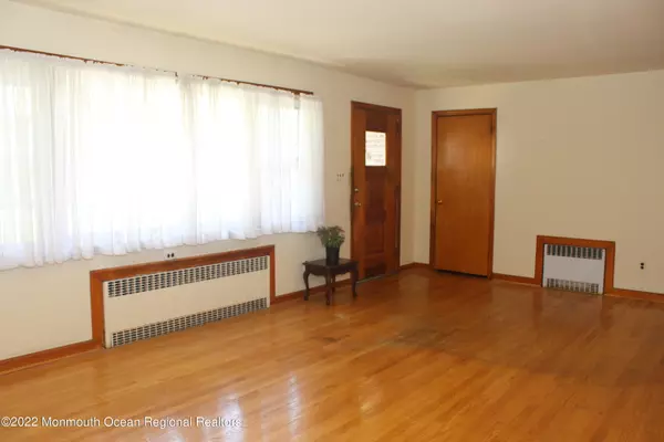 Roselle Park, NJ 07204,604 Donald Place