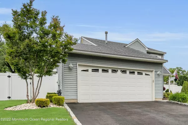 Howell, NJ 07731,51 Heritage Drive