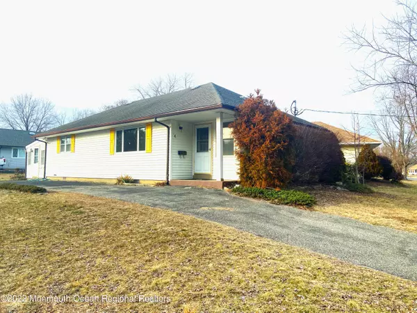 4 Niagara Drive, Toms River, NJ 08753