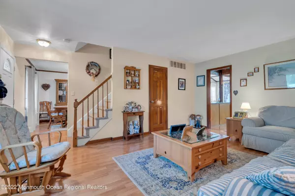 Kendall Park, NJ 08824,17 Calvin Road