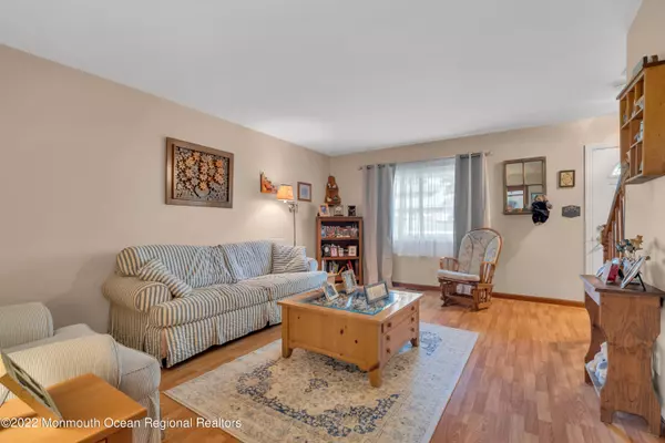 Kendall Park, NJ 08824,17 Calvin Road