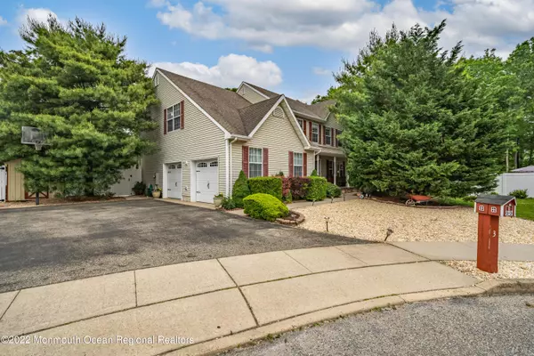 Lanoka Harbor, NJ 08734,3 Camelot Court