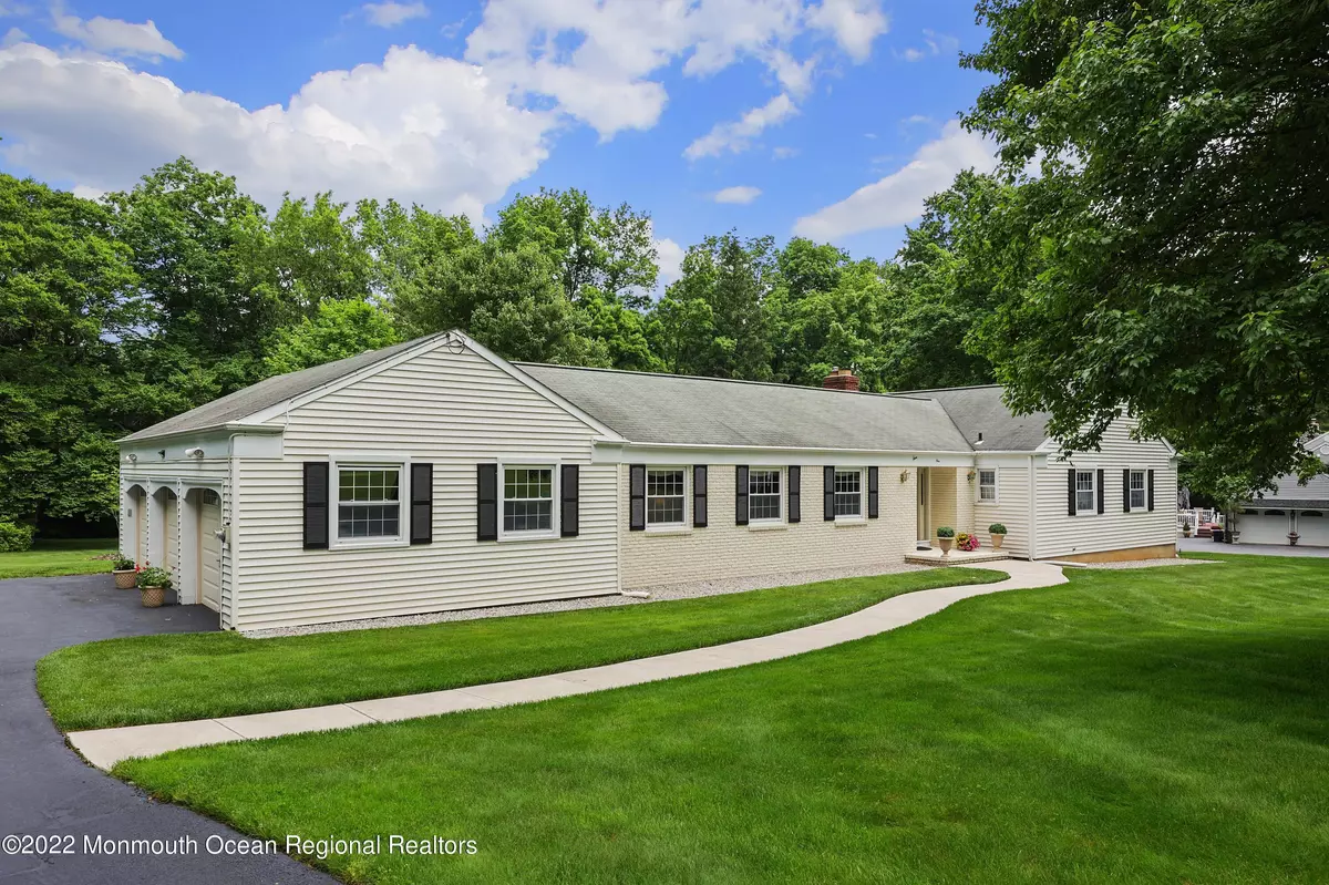 Holmdel, NJ 07733,1 Flora Drive