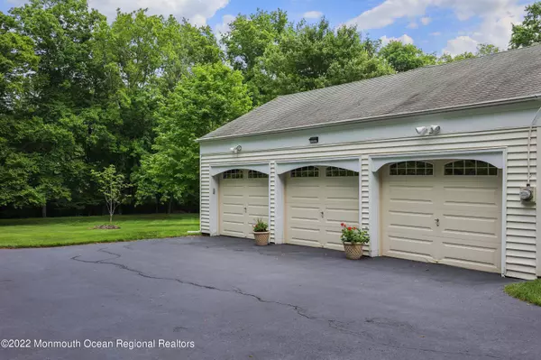 Holmdel, NJ 07733,1 Flora Drive