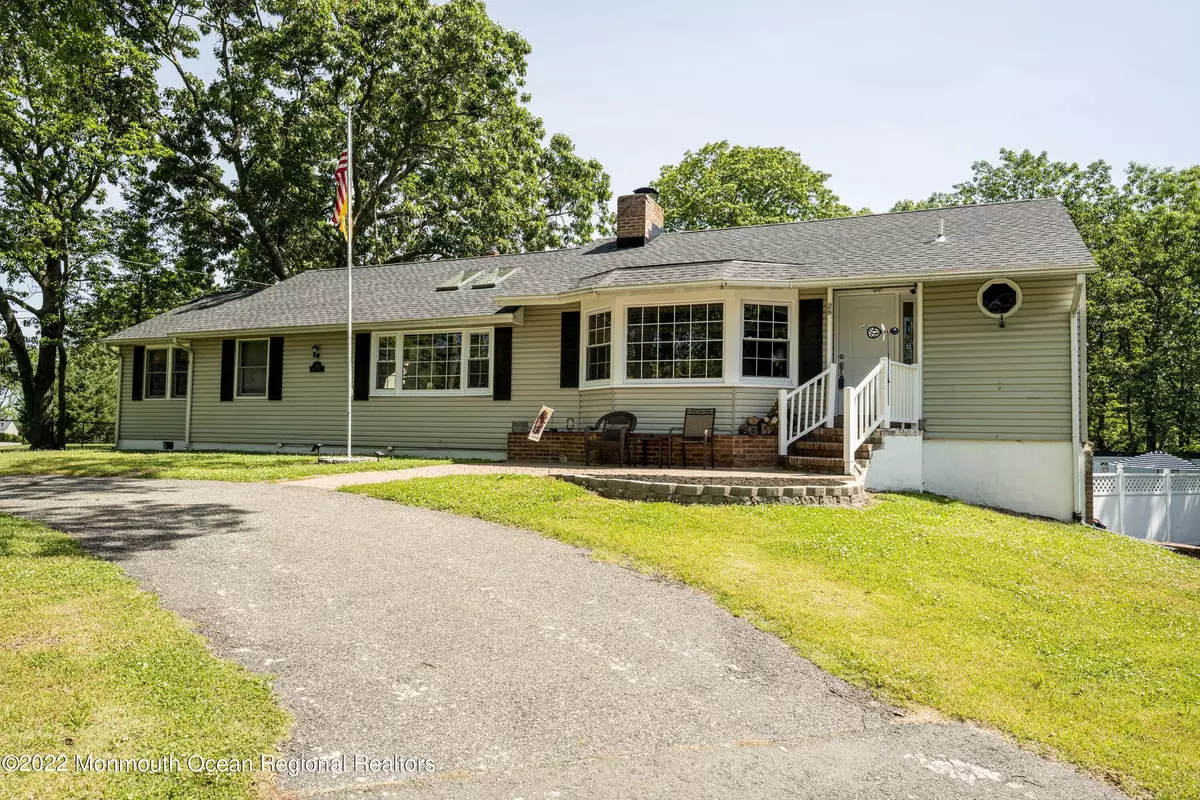 Howell, NJ 07731,28 Hemlock Road