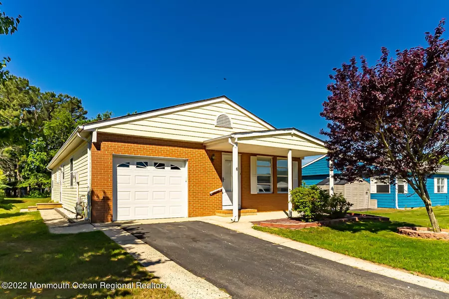 6 Wakan Court, Toms River, NJ 08757