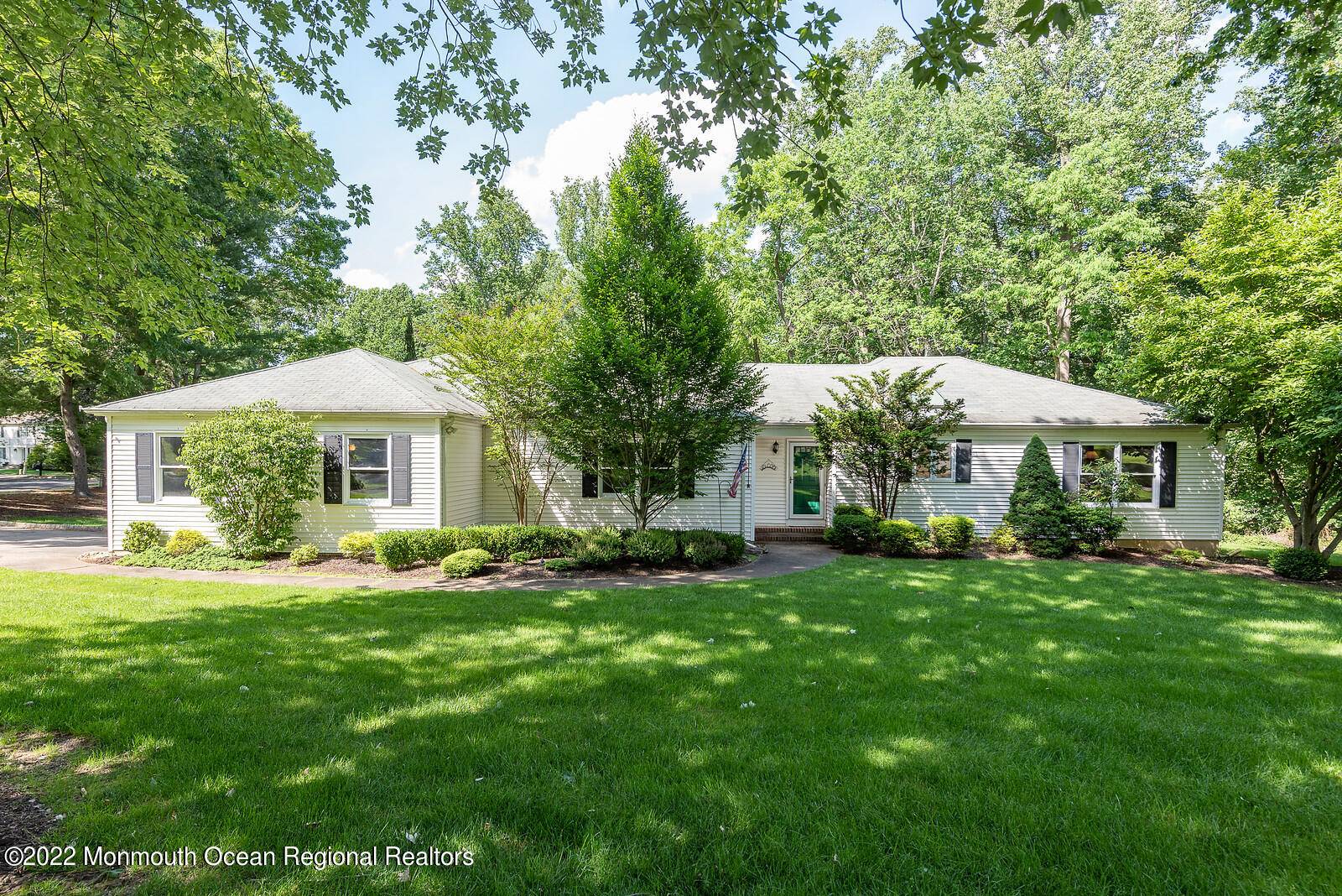 5 Hilda Court, Middletown, NJ 07748