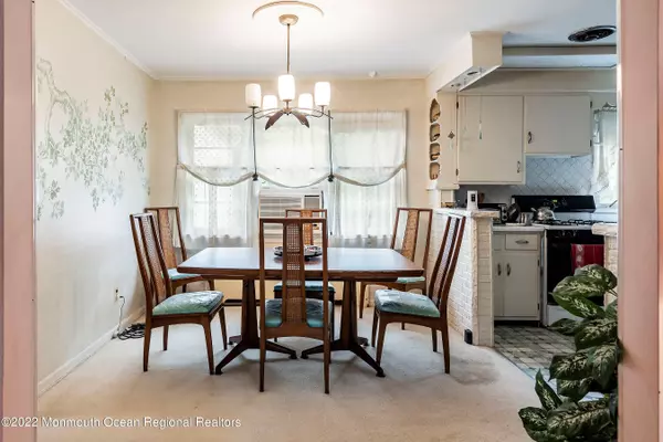 Rumson, NJ 07760,31 Robin Road