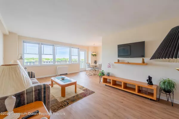 Asbury Park, NJ 07712,510 Deal Lake Drive #8D