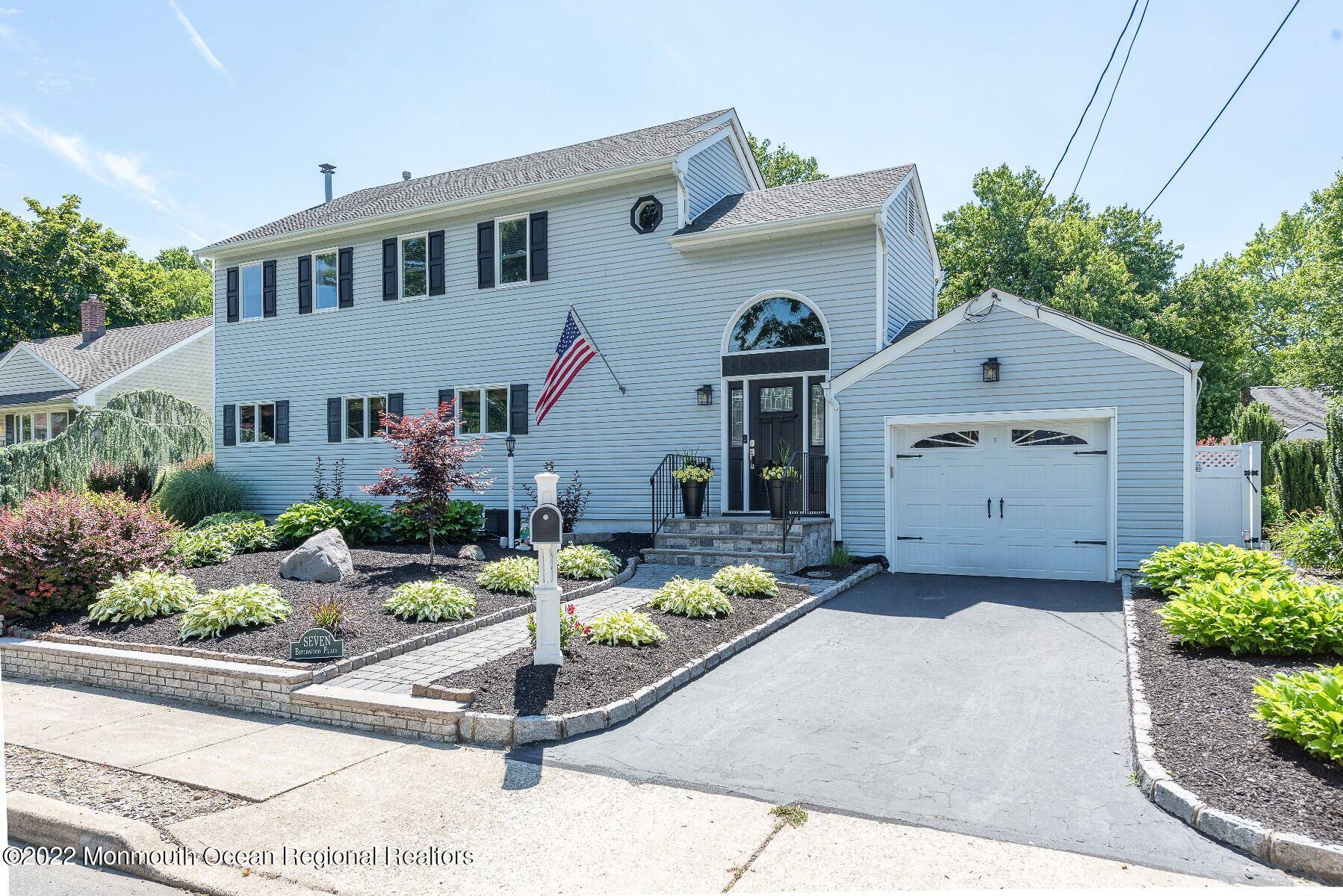 Leonardo, NJ 07737,7 Birchwood Place