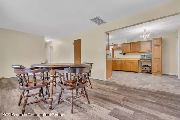 Lanoka Harbor, NJ 08734,12 Laurel Boulevard