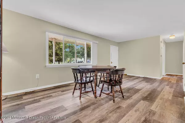 Lanoka Harbor, NJ 08734,12 Laurel Boulevard