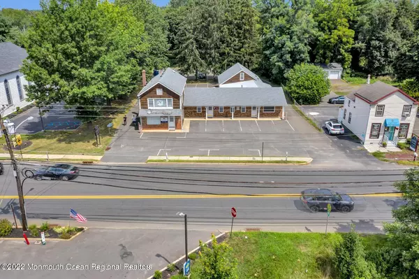 Holmdel, NJ 07733,45 Main Street #5