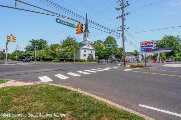 Holmdel, NJ 07733,45 Main Street #5