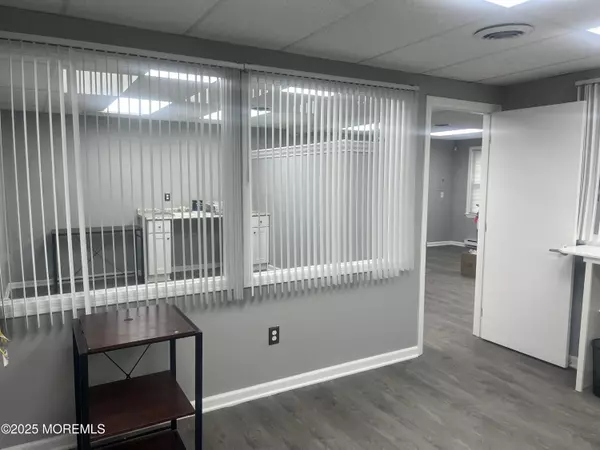 Holmdel, NJ 07733,45 Main Street #5