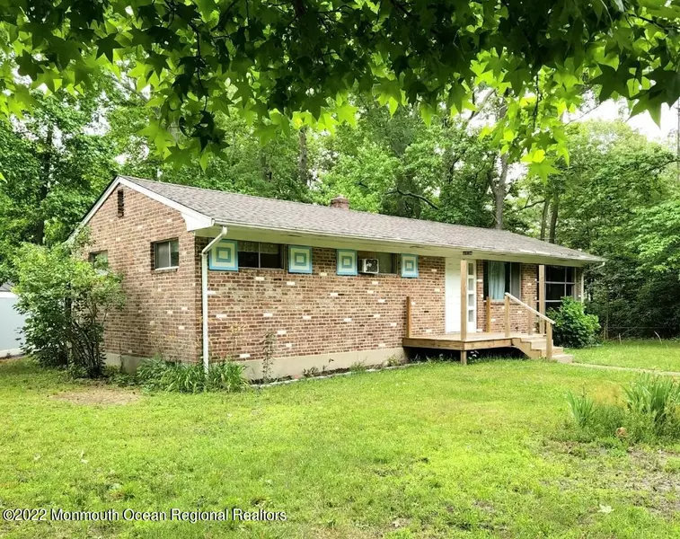 7 Moller Drive, Bayville, NJ 08721