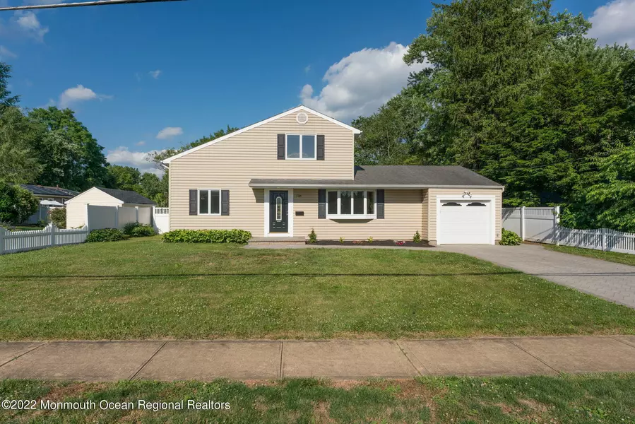 138 Wynnewood Drive, Freehold, NJ 07728