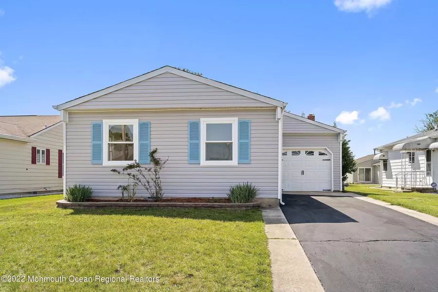 41 Innsbruck Drive, Toms River, NJ 08757