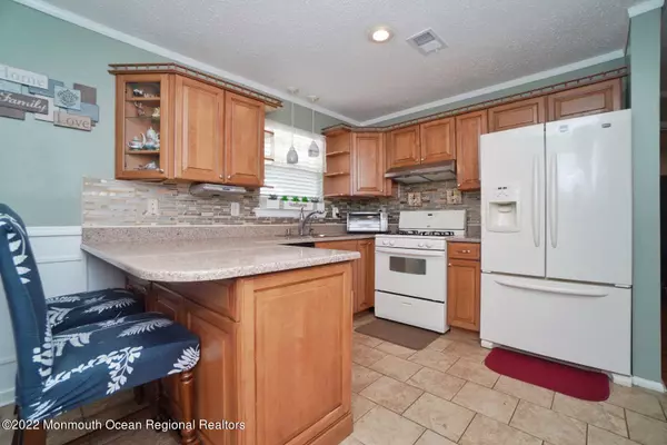 Freehold, NJ 07728,67 Farnworth Close #1000