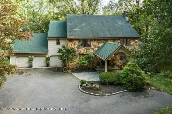 Morganville, NJ 07751,17 Collier Lane