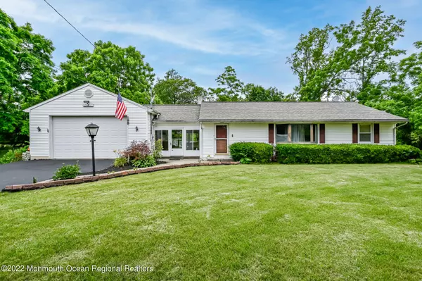 188 Burlington Path Road, Cream Ridge, NJ 08514