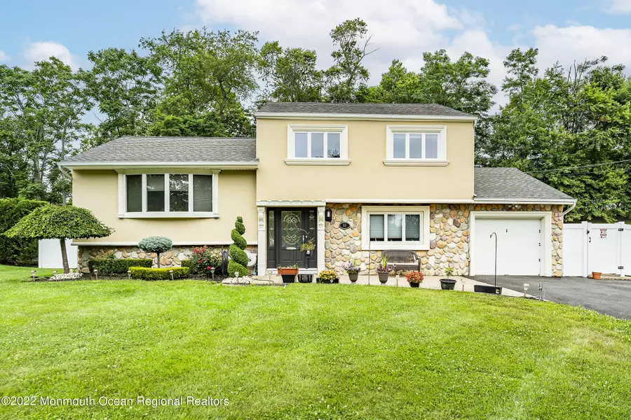 30 Kilmer Drive, Manalapan, NJ 07726