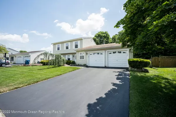 28 Markwood Drive, Howell, NJ 07731