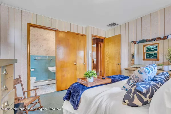 Manville, NJ 08835,18 N 10th Avenue