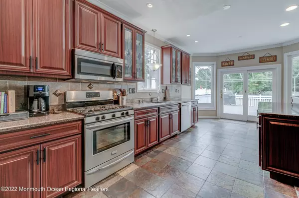 Matawan, NJ 07747,7 Carrington Court