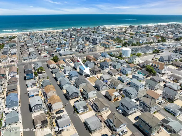 Lavallette, NJ 08735,109 W Bayberry Way