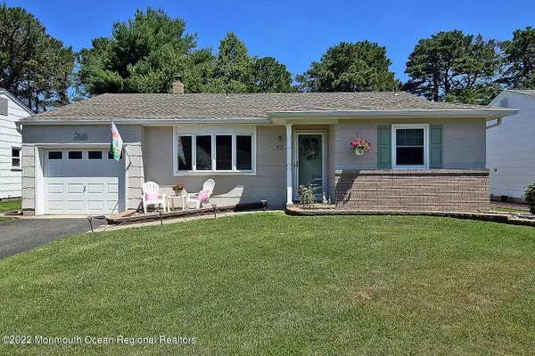 32 Caldwell Drive, Toms River, NJ 08757