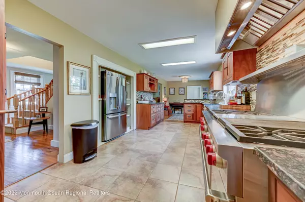 Keyport, NJ 07735,122 Broadway