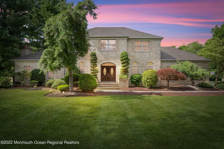 11 Riverside Lane, Holmdel, NJ 07733