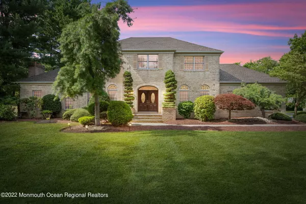 11 Riverside Lane, Holmdel, NJ 07733