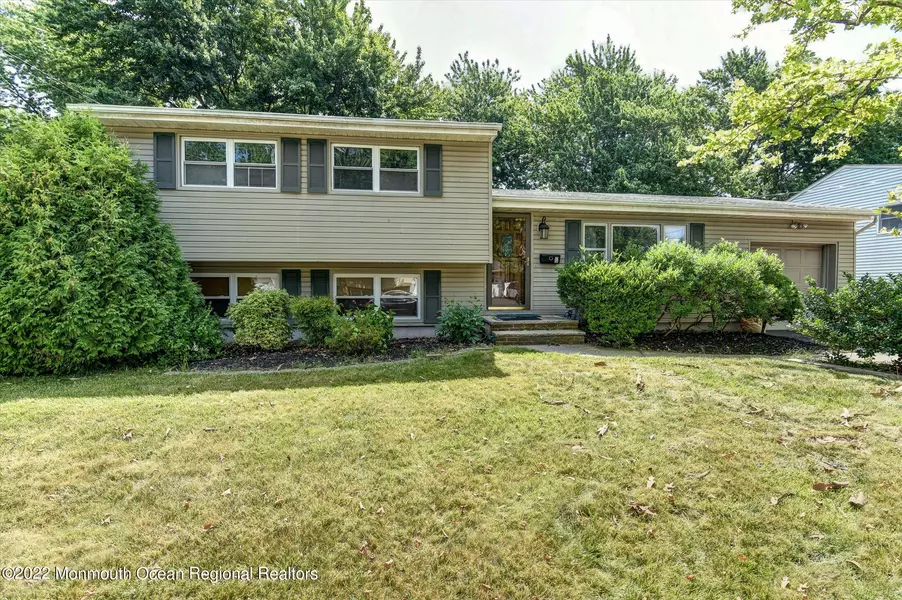 6 Amherst Lane, Hazlet, NJ 07730