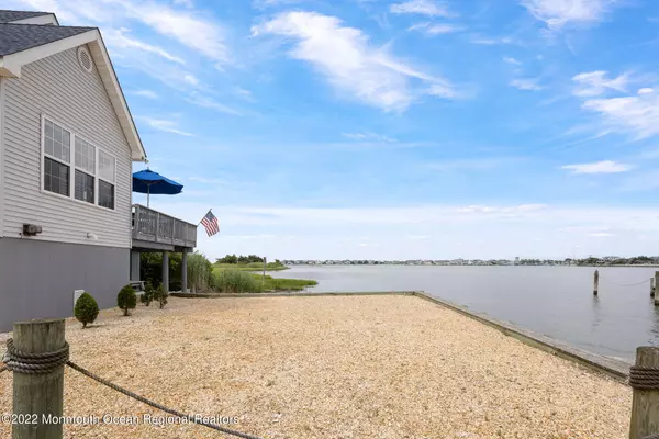 Manahawkin, NJ 08050,47 Railroad Avenue