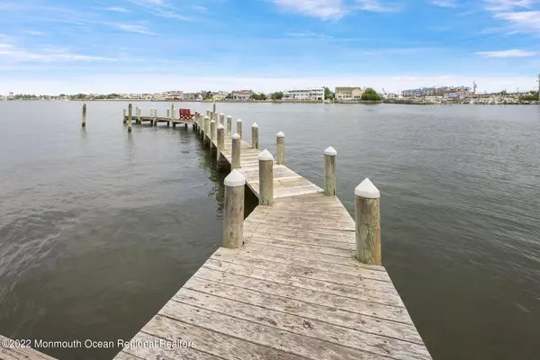 Manahawkin, NJ 08050,47 Railroad Avenue