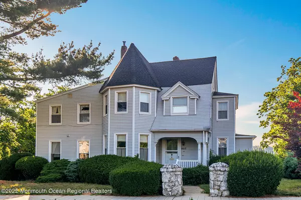 Fair Haven, NJ 07704,907 River Road