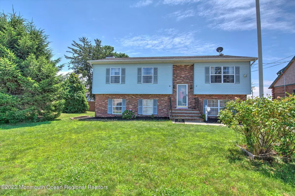 Lakehurst, NJ 08733,318 Union Avenue
