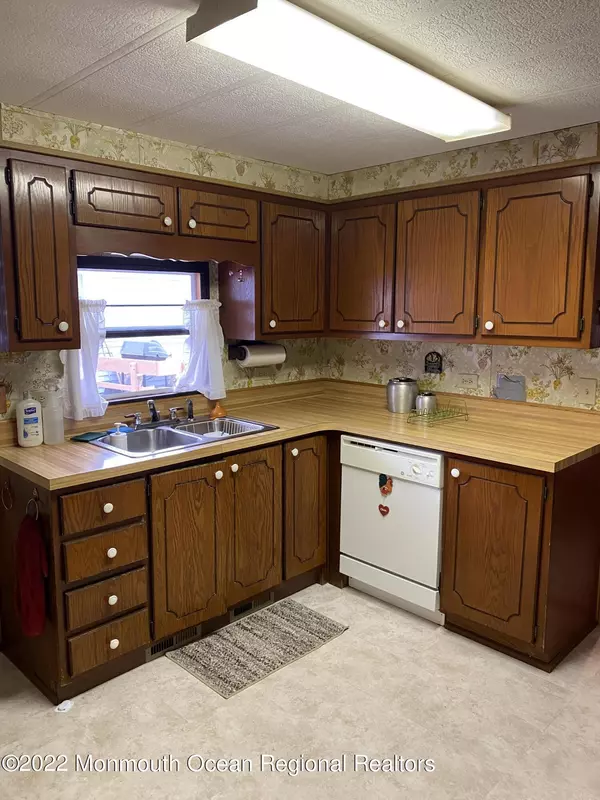 North Brunswick, NJ 08902,47 Deerbrook Boulevard