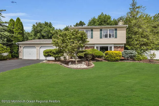 Howell, NJ 07731,57 Hedgewood Road