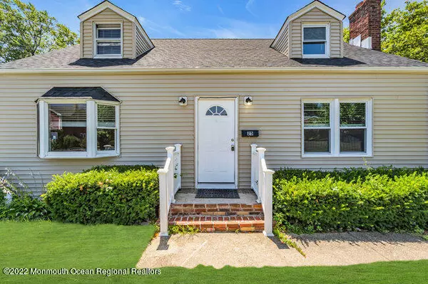 Keyport, NJ 07735,25 Pershing Place