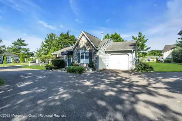 Freehold, NJ 07728,25 Ivy Ridge Close