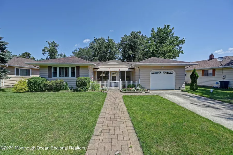 26 Fort De France Avenue, Toms River, NJ 08757