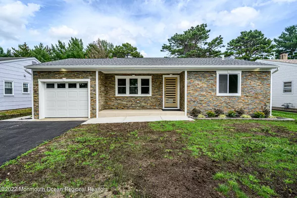 28 Nostrand Drive, Toms River, NJ 08757