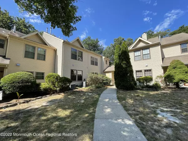 43 Snapdragon Court, Jackson, NJ 08527