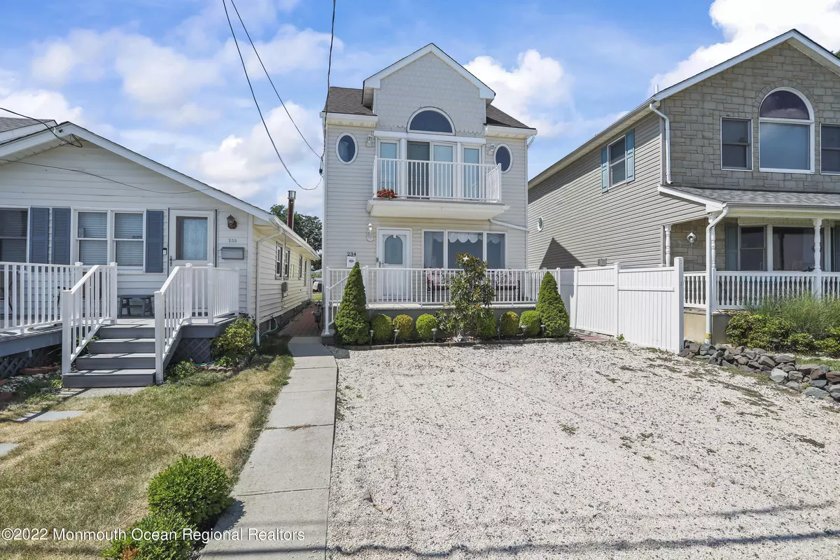 Laurence Harbor, NJ 08879,234 Shoreland Circle