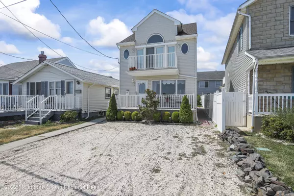 Laurence Harbor, NJ 08879,234 Shoreland Circle