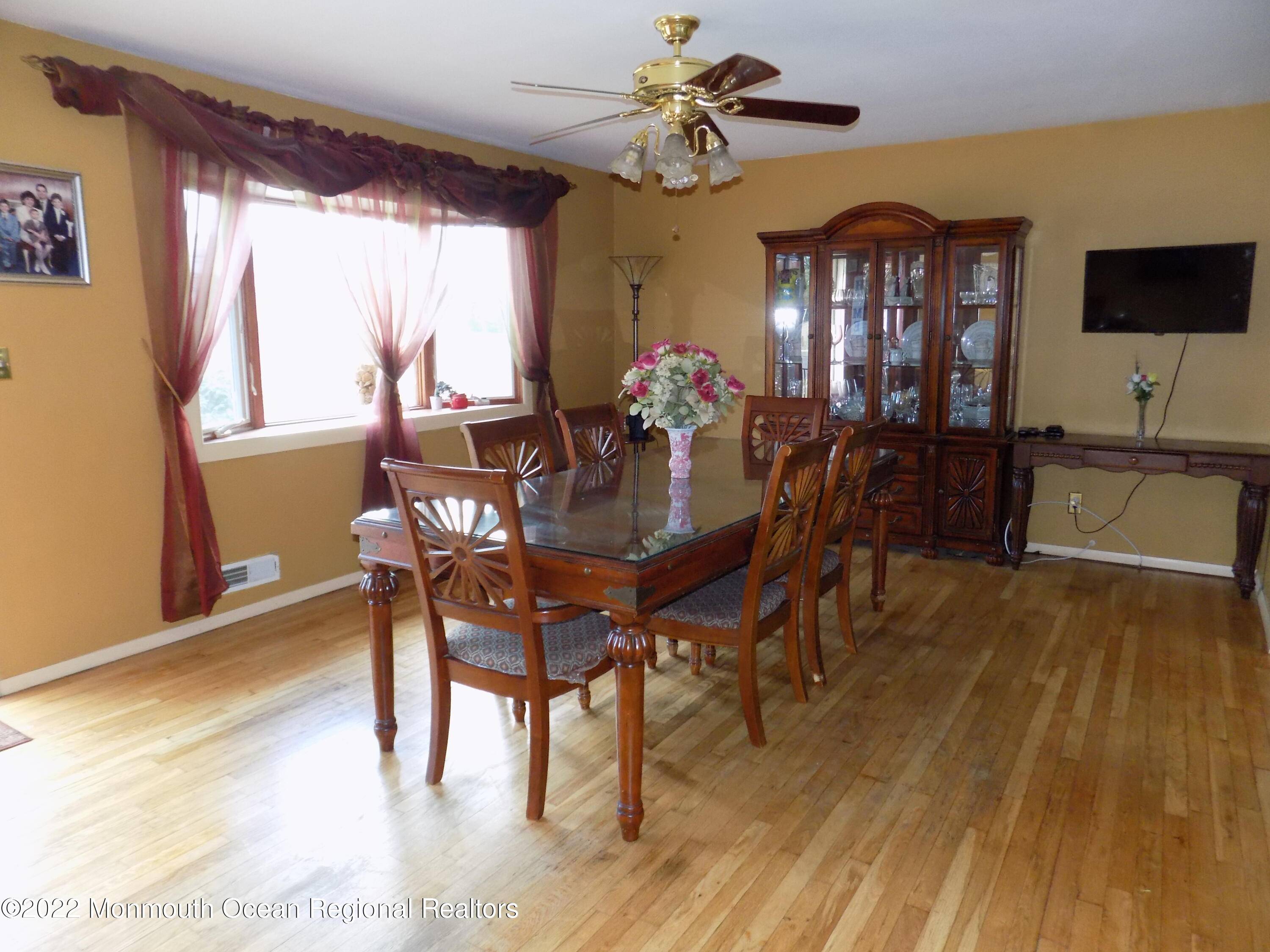Howell, NJ 07731,172 Newbury Road