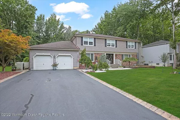 Manalapan, NJ 07726,11 Canvasback Road